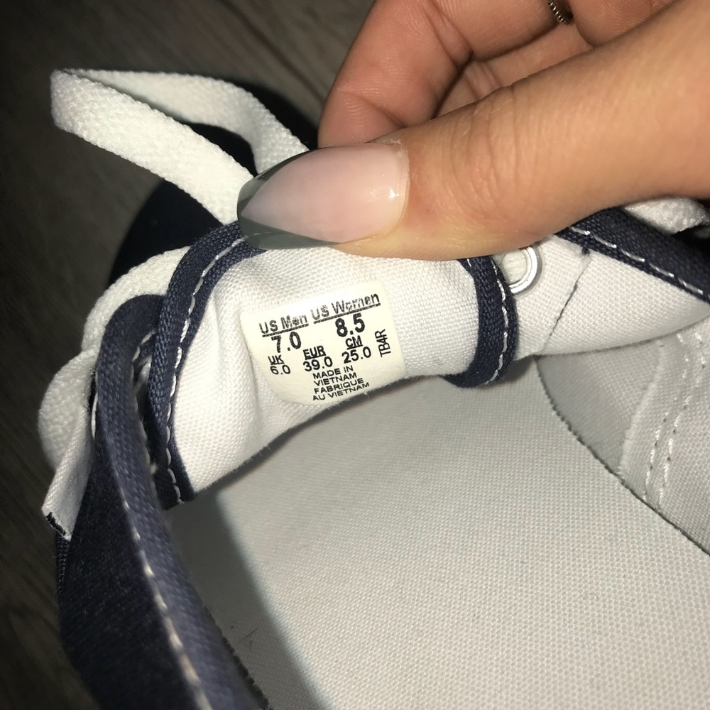 Vans - Picture 3 of 3